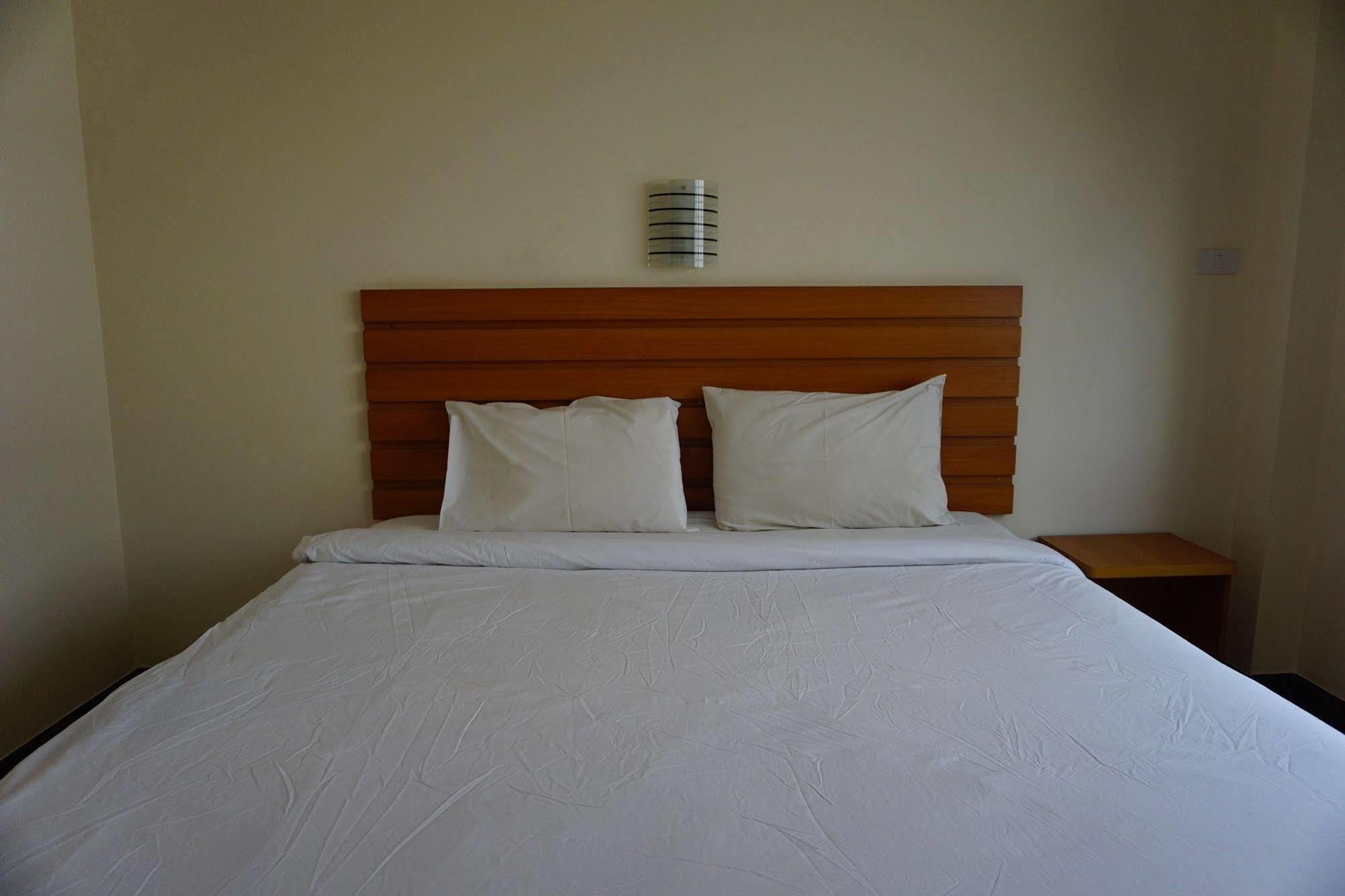 Ponburi Hotel Nan Εξωτερικό φωτογραφία