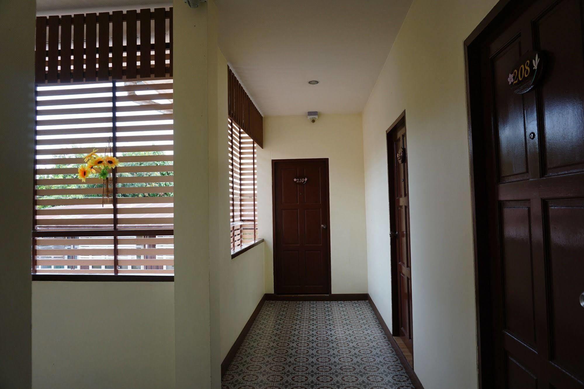 Ponburi Hotel Nan Εξωτερικό φωτογραφία